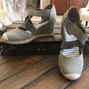 White Mountain Green Espadrilles Wedge